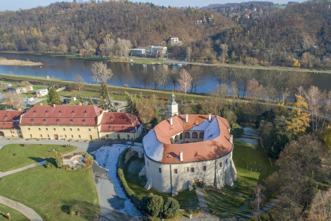 Castillo Roztoky cerca de Praga