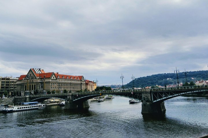 Grande passeio de scooter em Praga, para dois (guia de áudio)