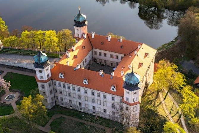 城堡 Mníšek pod Brdy