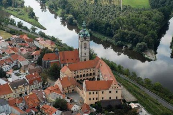 Scooter-Tour zu tschechischen Schlössern für 1 Tag. Der Nordweg. (Audioguide)