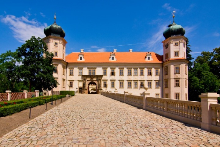 Czech Castles Scooter Tour for 1 day. The South Way. (audio guide)