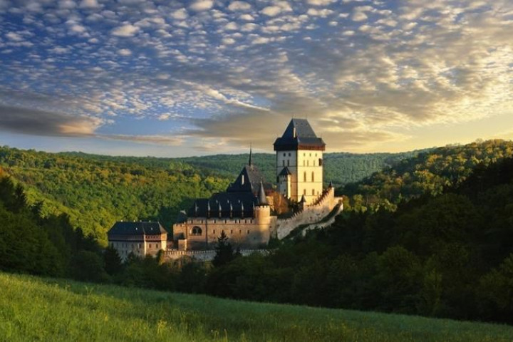 Visite des châteaux tchèques en scooter pendant 1 jour. La Voie du Sud. (guide audio)