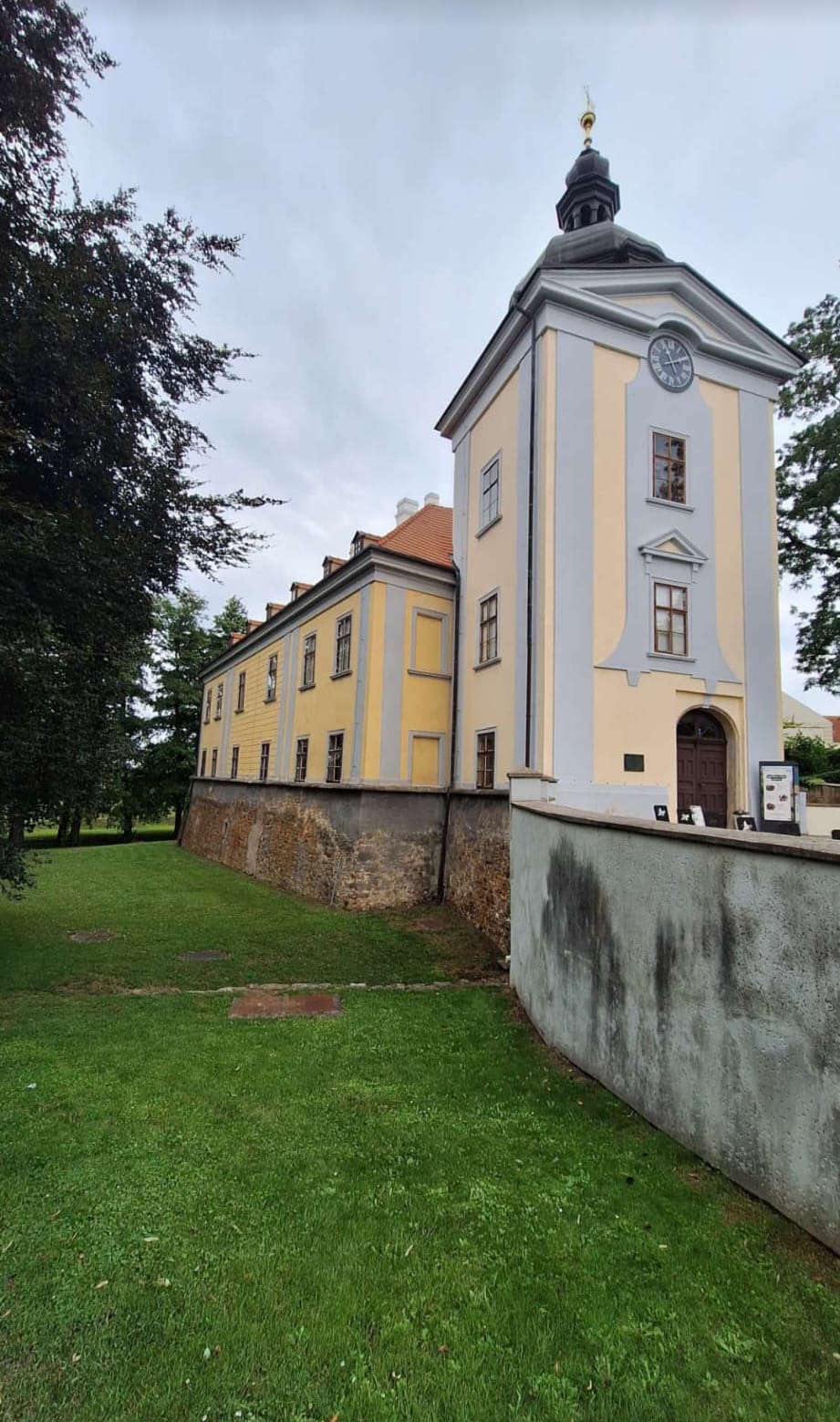 Czech Castles Scooter Tour for 1 day. The North Way.  (audio guide)