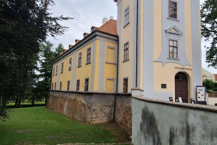 Czech Castles Scooter Tour for 1 day. The North Way.  (audio guide)