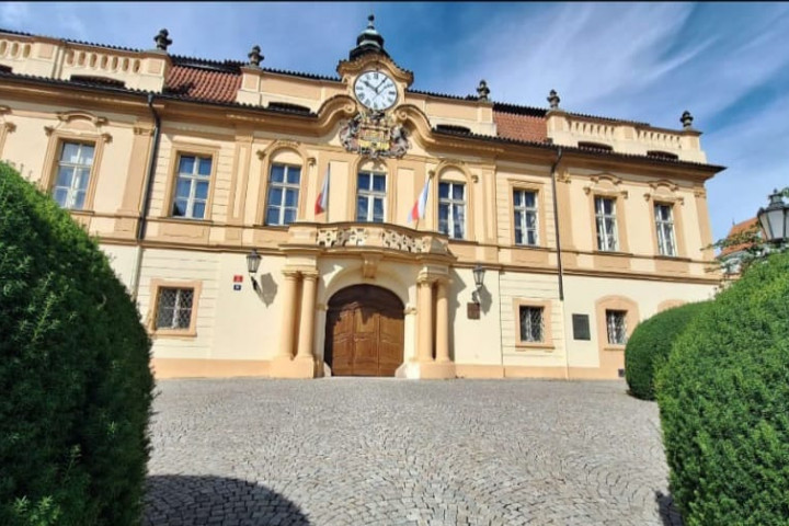 Czech Castles Scooter Tour for 1 day. The North Way.  (audio guide)