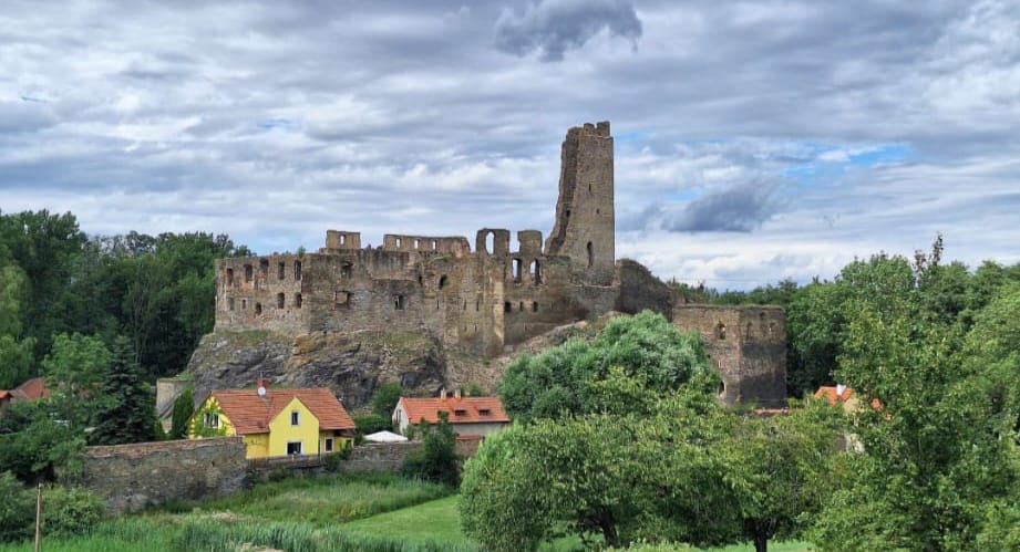 Czech Castles Scooter Tour for 1 day. The North Way.  (audio guide)
