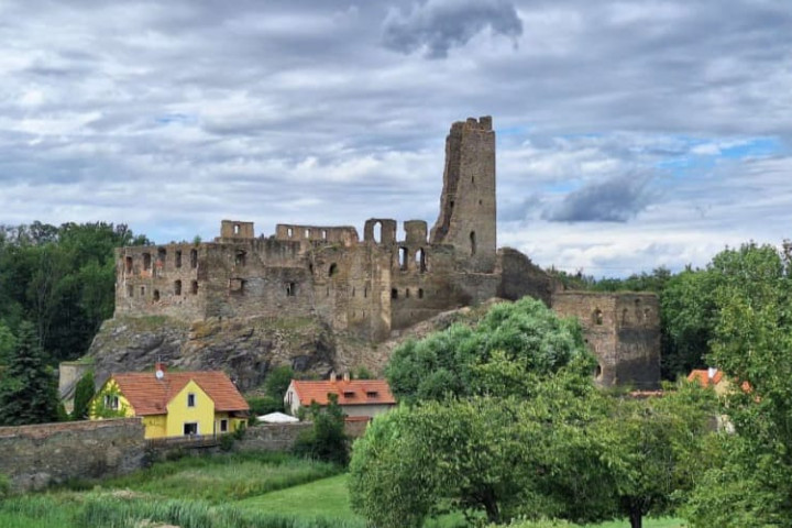 Czech Castles Scooter Tour for 1 day. The North Way.  (audio guide)