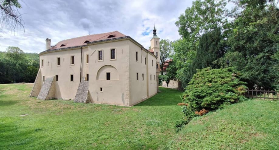 Czech Castles Scooter Tour for 1 day. The North Way.  (audio guide)