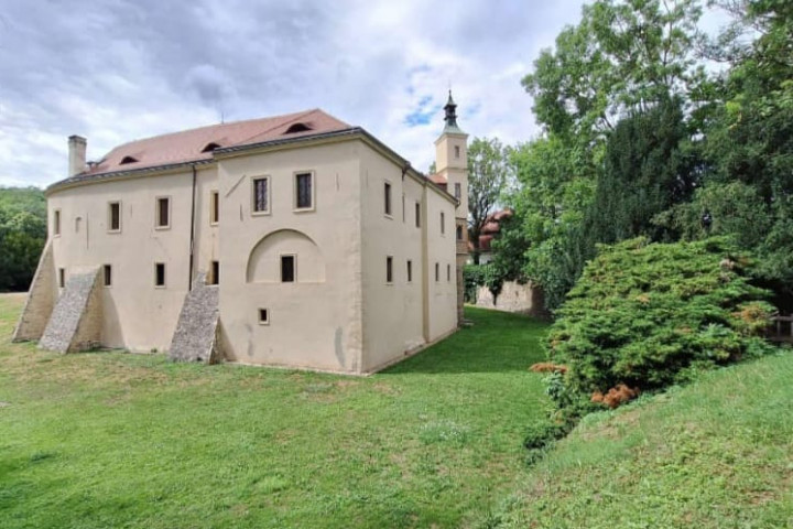 Czech Castles Scooter Tour for 1 day. The North Way.  (audio guide)