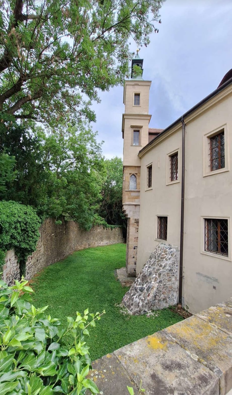 Czech Castles Scooter Tour for 1 day. The North Way.  (audio guide)